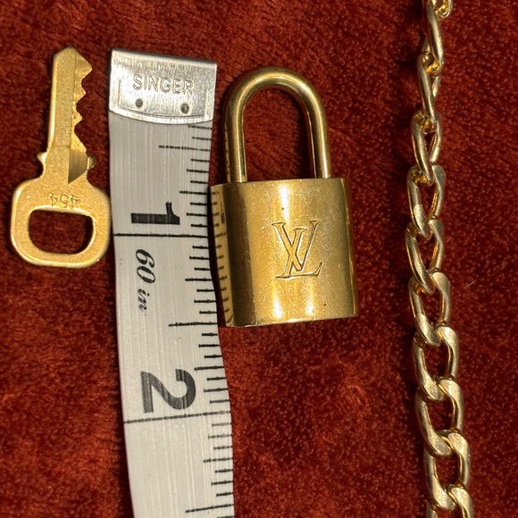 Lois Vuitton padlock with key 🔐 and necklace{#454} - Picture 5 of 16